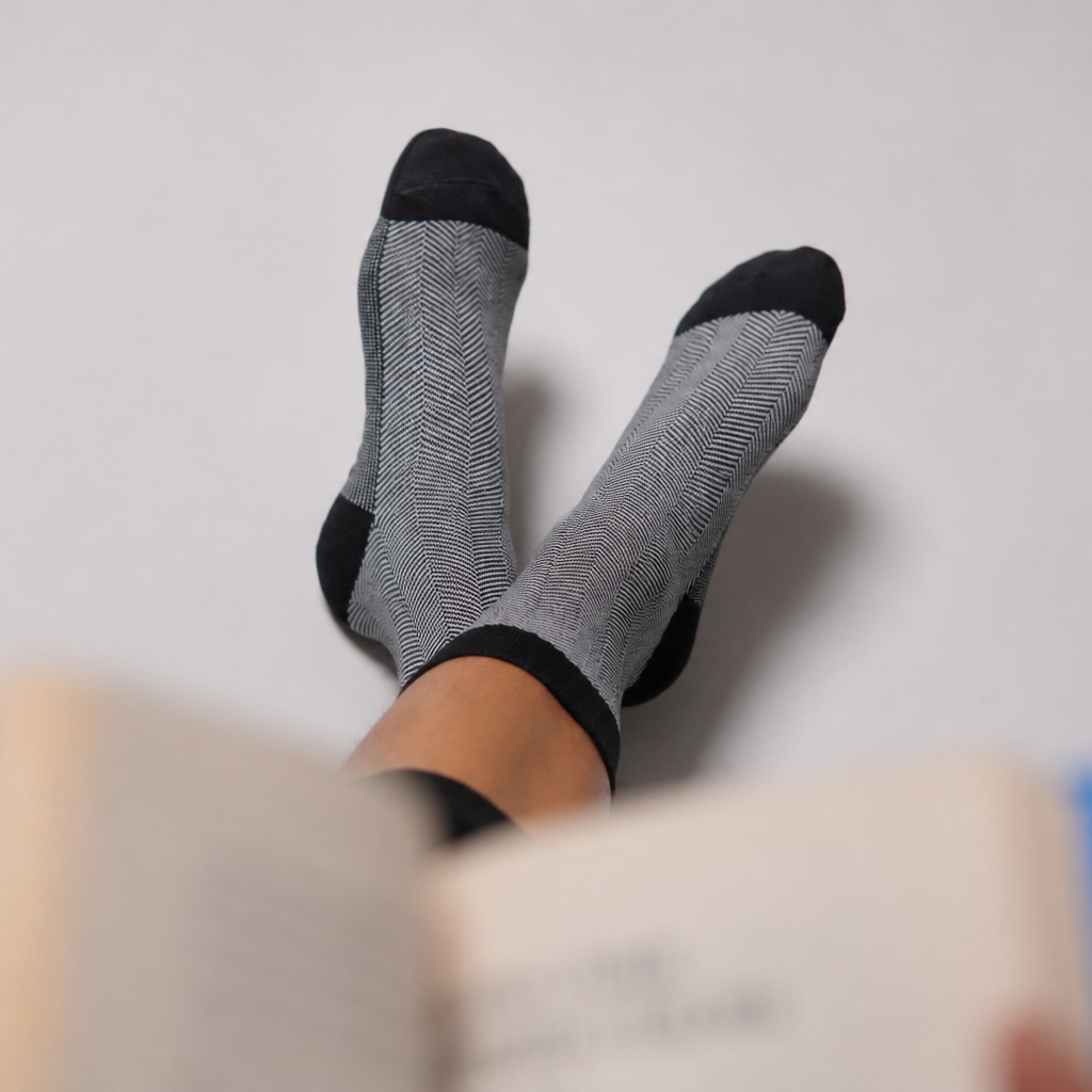 Pair Of 3 Textured Bamboo Cotton Socks Light Blue, Black And Red.
